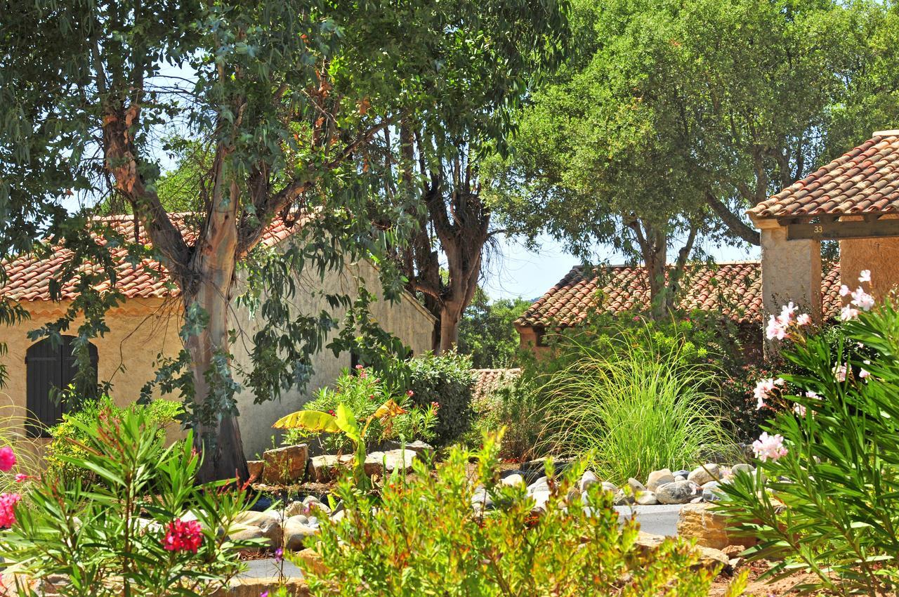 Vtf Le Castelet Hotell Saint Aygulf Exteriör bild